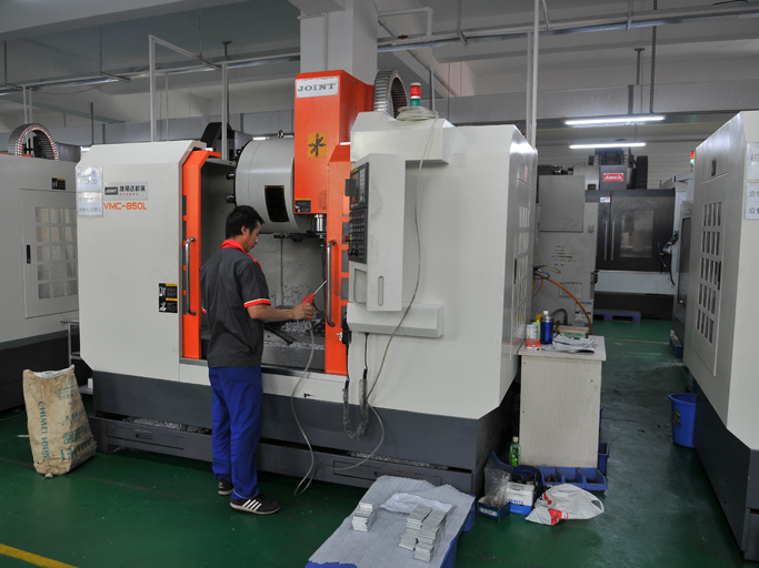 CNC加工中心(美) CNC加工中心(美)